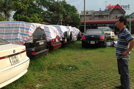 Một số xe siêu sang bị tạm giữ tại Phòng PC46 Công an tỉnh Phú Thọ