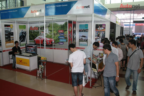 Một gian hàng báo chí tại Vietnam Motorshow 2012