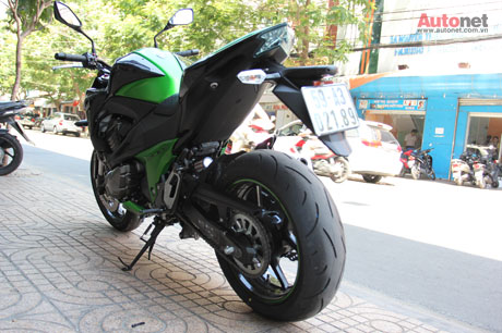 Kawasaki Z800 phiên bản 2013 đầu tiên về Việt Nam có giá khoảng 500 triệu VNĐ