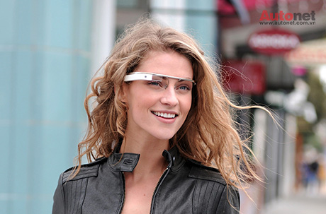 Google Glass là một chiếc kính thông minh tiện lợi nhưng nhiều người tin rằng nó sẽ gây mất tập trung khi đang lái xe