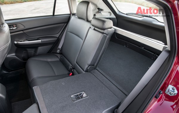 2015-Subaru-Impreza-20i-Limited-Sport-rear-seats-down
