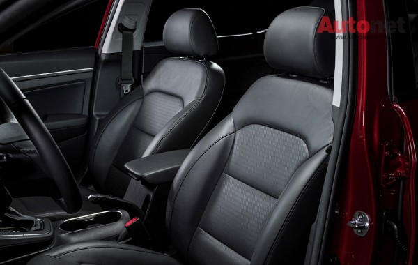 2017-Hyundai-Elantra-front-interior-seats