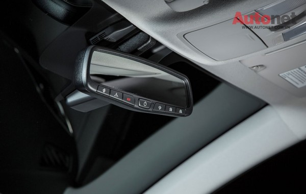 2017-Hyundai-Elantra-rearview-mirror