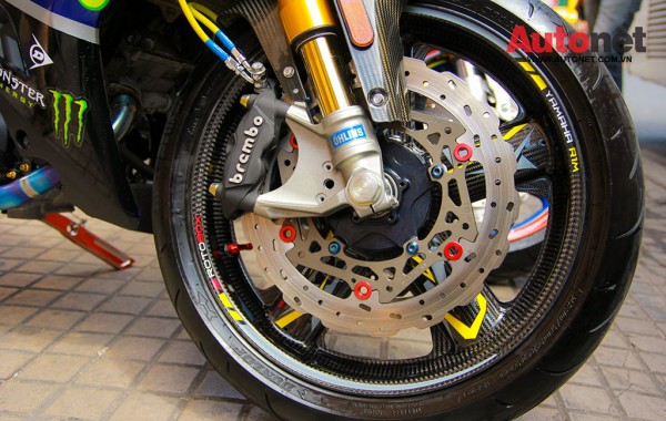 Cặp mâm RotoBox Carbon cùng giảm xóc trước Ohlins của PKL có lẽ là chi tiết mà chưa biker nào hiện nay sử dụng cho chiếc Yamaha Exciter 135
