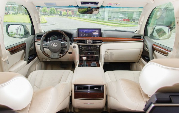Nội thất của Lexus LX570  đã có một cuộc đại tu hoàn toàn với sự xuất hiện của nhiều công nghệ mới