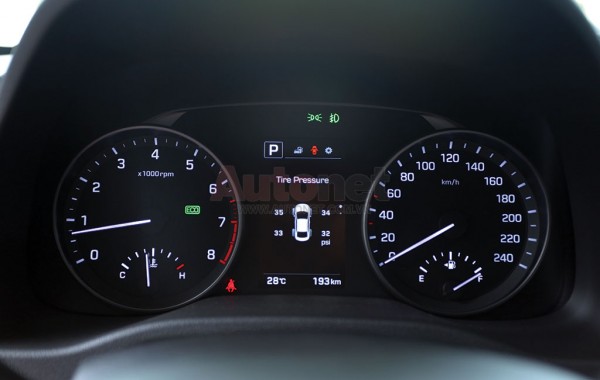 Hyundai Elantra 2016 là chiếc xe duy nhất trong phân khúc được trang bị hệ thống cảnh báo áp suất lốp