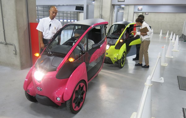 Toyota i-Road là mẫu xe EV đang được hãng thử nghiệm tại Nhật Bản và Pháp trước khi quyết định đưa vào sản xuất hàng loạt