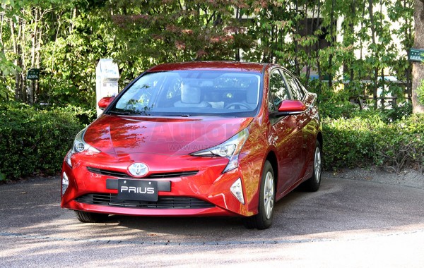 Xe Hybrid là phương tiện đầu tiên mà Toyota phát triển nhằm giúp hạn chế sử dụng nguồn nhiên liệu hóa thạch