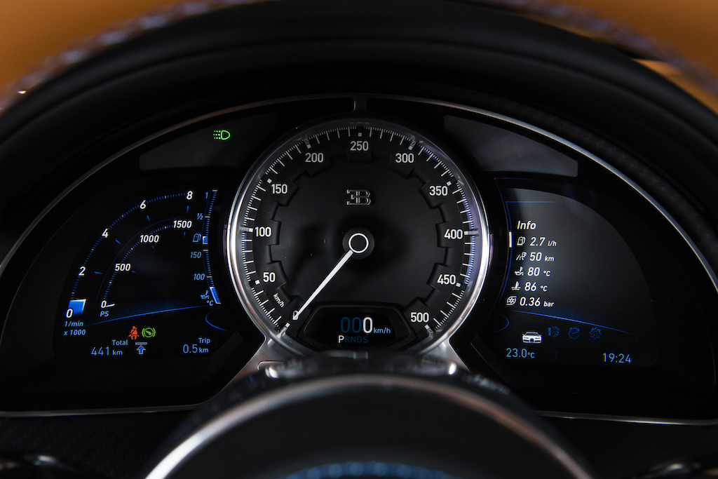Bugatti Chiron speedometer