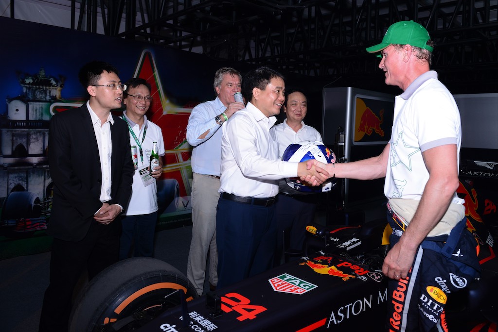 Ong Nguyen Duc Chung cung David Coulthard