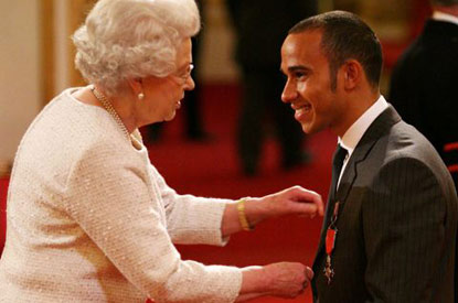Lewis Hamilton được Nữ Hoàng Anh phong tặng danh hiệu MBE năm ngoái