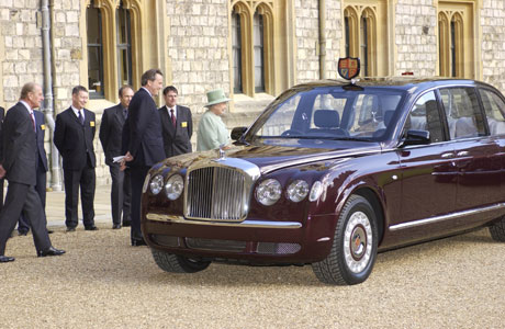 Bentley State Limousine - chiếc xe phục vụ cho nữ hoàng Elizabeth