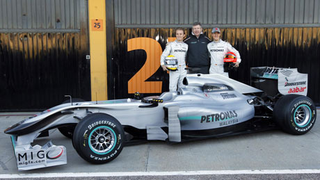 Huyền thoại Michael Schumacher (ngoài cùng bên phải)