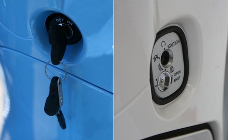 Khóa xe Vespa LX là khóa điện thông thường, trong khi Diamond Blue trang bị loại khóa từ giống các xe Honda.
