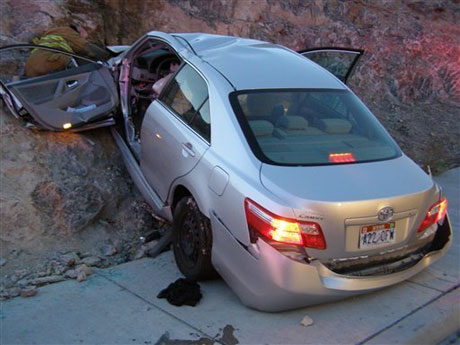 Xe Toyota gây tai nạn khiến 2 người tử vong