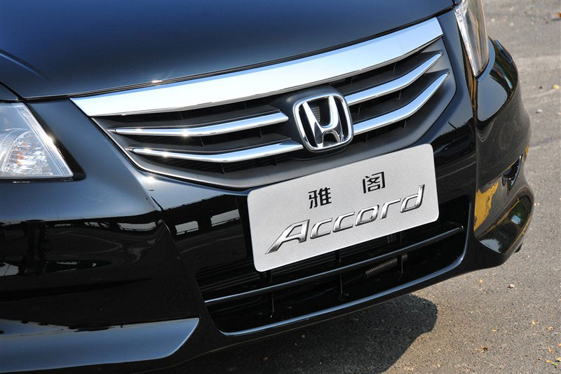 Honda Accord 2011: Ngày càng trẻ trung