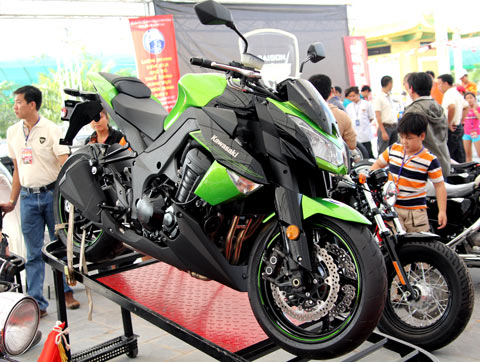 Kawasaki Z1000 2011 với kiểu dáng dòng nakedbike.