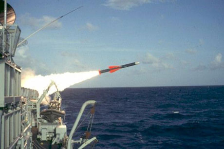 Tên lửa diệt hạm Exocet MM-38 rời bệ phóng.