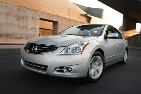 Nissan Altima 2012 tăng giá nhẹ