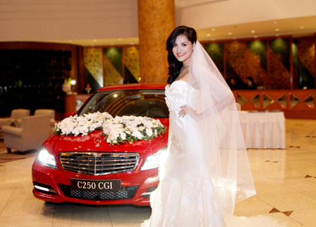 Lãng mạn với xe Mercedes-Benz ngày cưới