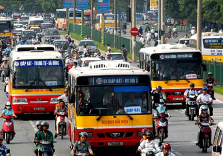 Taxi, xe buýt – Tác nhân gây ô nhiễm ở đô thị