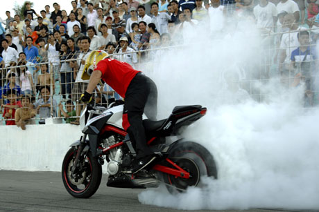 Xem biểu diễn môtô mạo hiểm tại Đà Nẵng