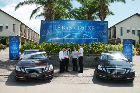 Bàn giao xe Mercedes E250 cho Palm Garden Resort