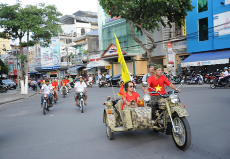 Xe cổ rộn phố Nha Trang