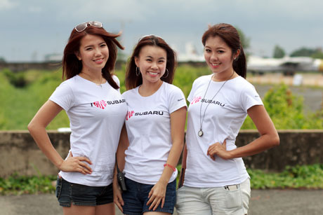 3 hướng dẫn viên xinh đẹp Tan Su-Anne, Cheryl Chan và Kuek Zi Yi