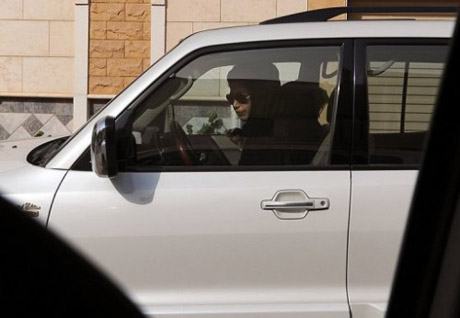 Phụ nữ Ảrập Xê-út đấu tranh đòi quyền lái xe