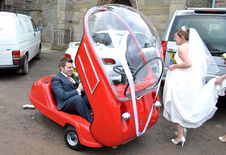Ngắm chiếc xe cưới nhỏ nhất thế giới