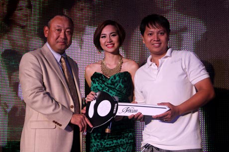 Khách hàng may mắn trúng thưởng chiếc xe Yamaha Nozza 2011