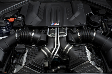 Chữ M quen thuộc trên vỏ động cơ BMW M6 