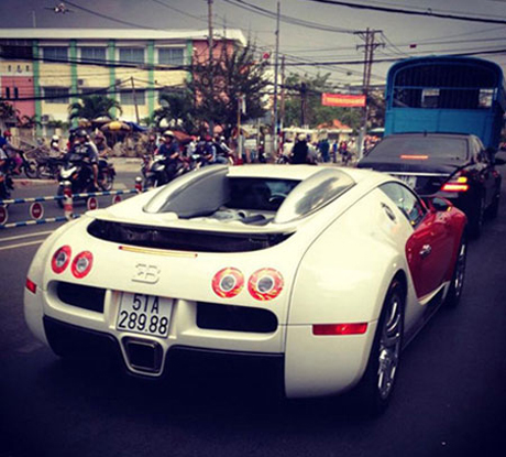 Siêu xe Bugatti trên đường phố Sài Gòn đang gây xôn xao dư luận
