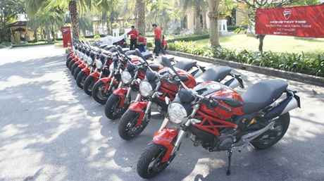 Về Việt Nam, Ducati Monster 795 có giá khoảng 320 triệu đồng