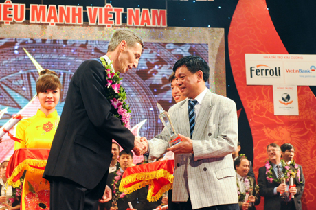 Ford Việt Nam nhận giải thưởng Rồng Vàng lần thứ 10