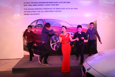 Ca sỹ Ngọc Anh cũng có mặt tại buổi ra mắt BMW Series 3