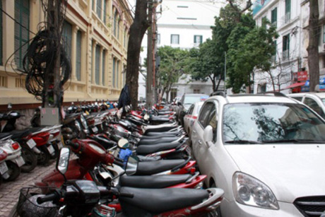 Hà Nội – Cần dành diện tích cho bãi xe công cộng
