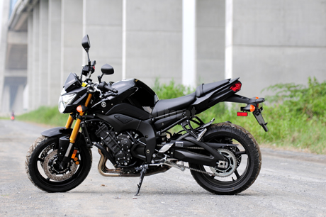 Yamaha FZ8 thể hiện rõ chất naked-bike với vẻ ngoài đầy góc cạnh