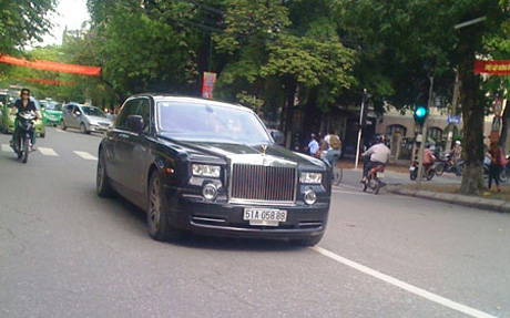 Rolls-Royce Phantom phiên bản Rồng được đưa về Việt Nam có số thứ tự “01”