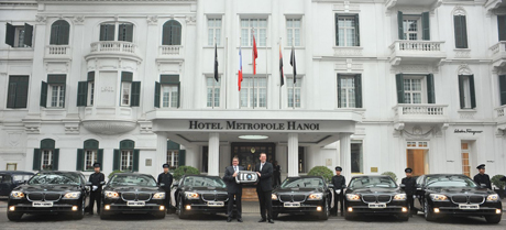 Lễ bàn giao 8 chiếc Series 7 cho khách sạn Metropole Hà Nội năm 2011 
