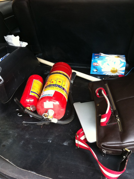 Bình chữa cháy mini nhỏ gọn, tiện lợi khi trang bị trên xe ôtô