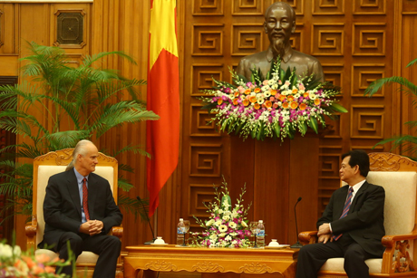 Hoàng tử Alfred trong buổi gặp gỡ với Thủ tướng Nguyễn Tấn Dũng