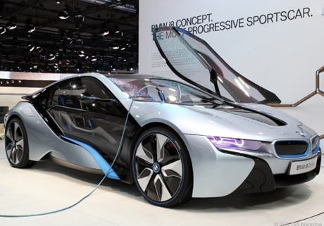 BMW sản xuất động cơ siêu xe i8 hybrid ở Anh