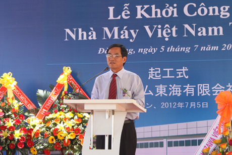 Phó Chủ tịch UBND thành phố Phùng Tấn Viết phát biểu chúc mừng tại buổi lễ