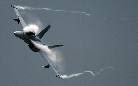 Chiến đấu cơ F/A-18 Hornet phô diễn sức mạnh