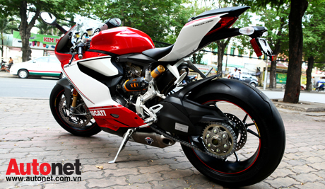 Phiên bản đặc biệt mang ba màu đặc trưng Italy trắng-xanh-đỏ của Ducati 