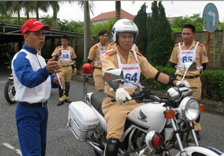 Honda Việt Nam đã xây dựng nội dung của khóa tập huấn tập trung vào kỹ năng lái xe phân 250 cc, kỹ năng phỏng đoán và phòng tránh nguy hiểm