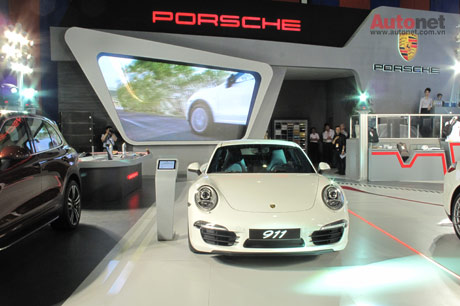 Một Porsche thời trang tại Vietnam motorshow 2012