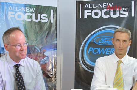 Hai vị lãnh đạo của Ford cùng chia sẻ trong buổi họp báo. Ảnh: ông Matt Bradley (trái), Laurent Charpentier (phải)